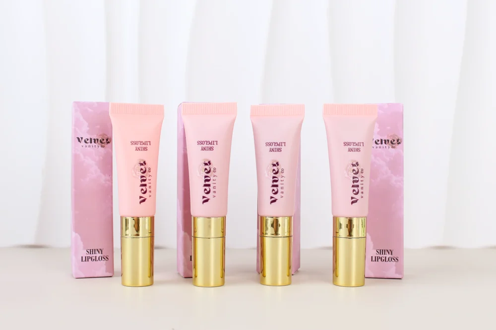 Shiny Lip Gloss - Image 7